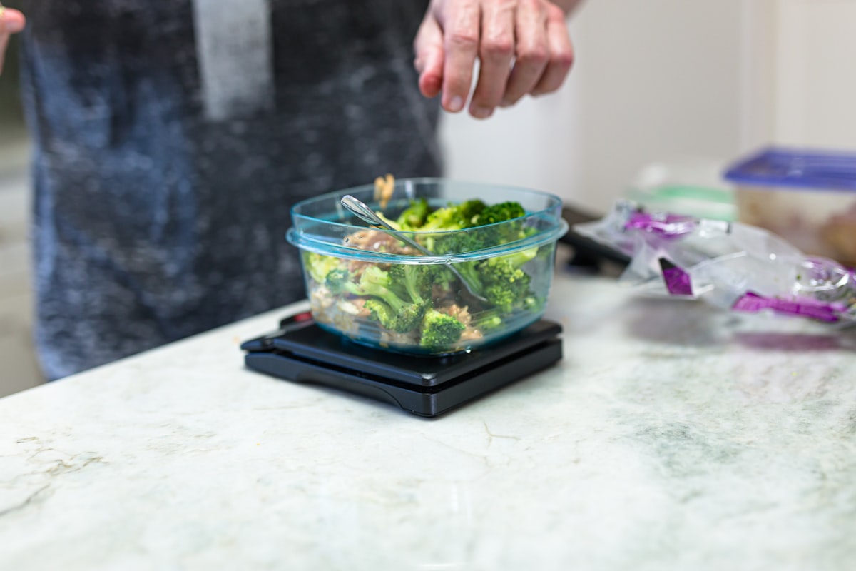 Somon piept cu legume gărite la cuptor
